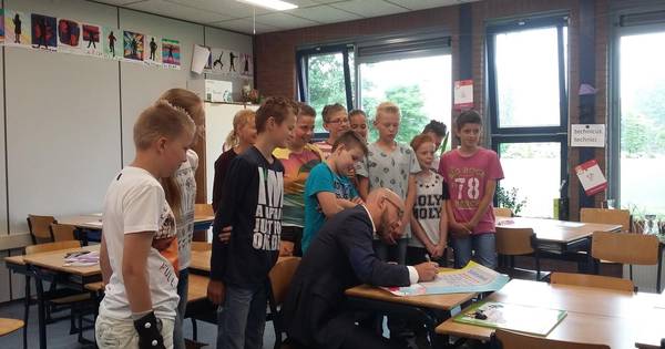 Les in Zuilichem over gebruik mobiele telefoon op de fiets - BD.nl