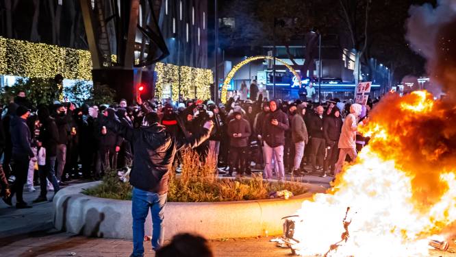 Burgemeester bedankt politie met gevulde koeken voor inzet bij rellen Rotterdam