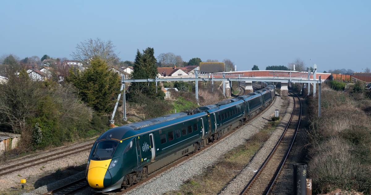Dode en gewonden bij botsing tussen twee treinen in Wales.