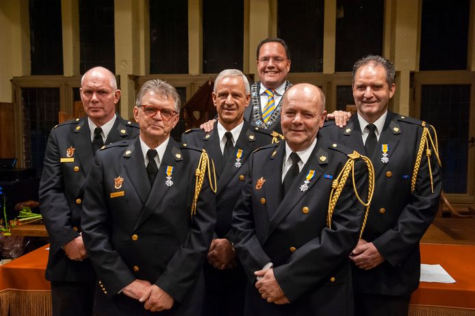In Vught kregen een aantal brandweerlieden in 2019 een koninklijke onderscheiding. Dat is vanaf dit jaar, bij vrijwillige brandweerlui die er 20 jaar op hebben zitten, verleden tijd.