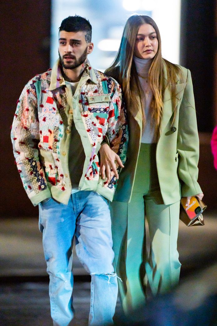 Zayn Malik en Gigi Hadid lopen gearmd door New York City