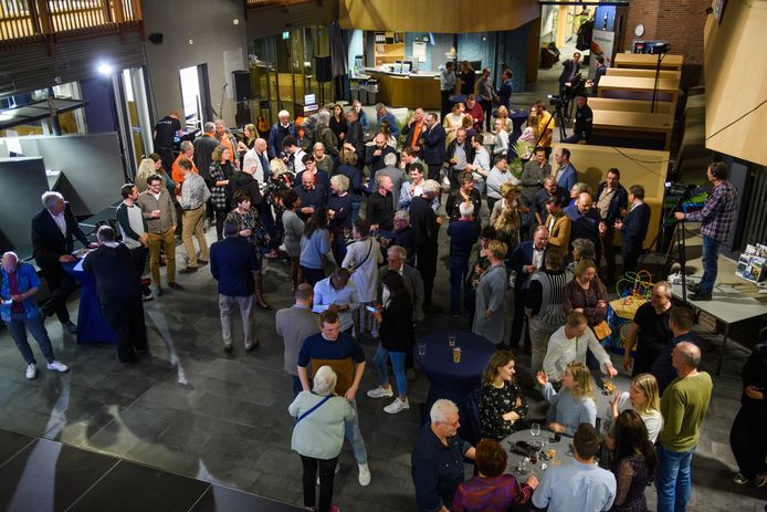 Een beeld van de verkiezingsavond woensdag 16 maart op het gemeentehuis in Made.