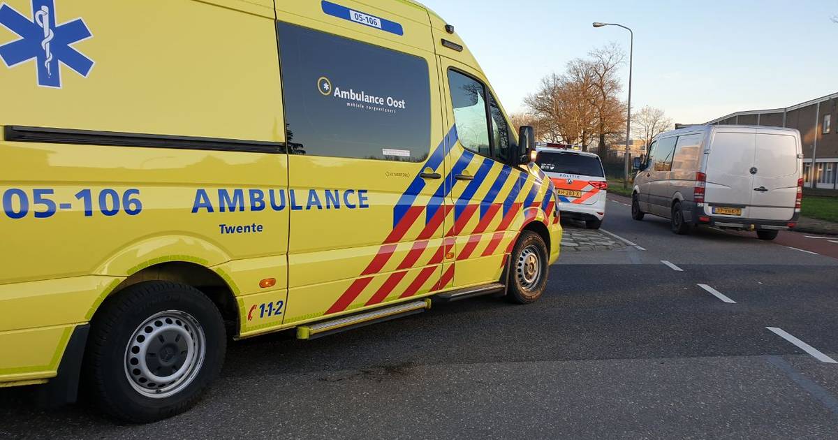 Fietser gewond bij aanrijding op kruising in Hengelo.