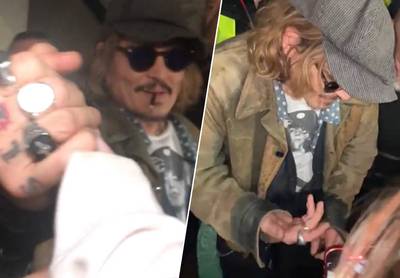 Johnny Depp begroet fans en maakt grapje over verminkte vinger: “Jij hebt er vijf, ik heb er vier en eentje van 0,87