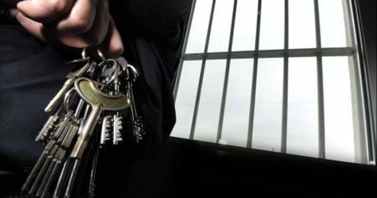 Cipier worden? Zo'n 20.000 mensen zien het wel zitten | Gevangenissen ...