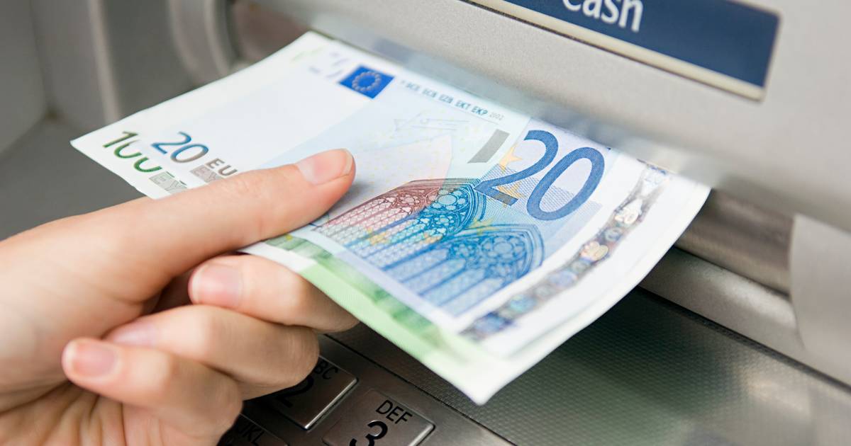 Understanding Cash Withdrawal Limits and Regulations at Banks World