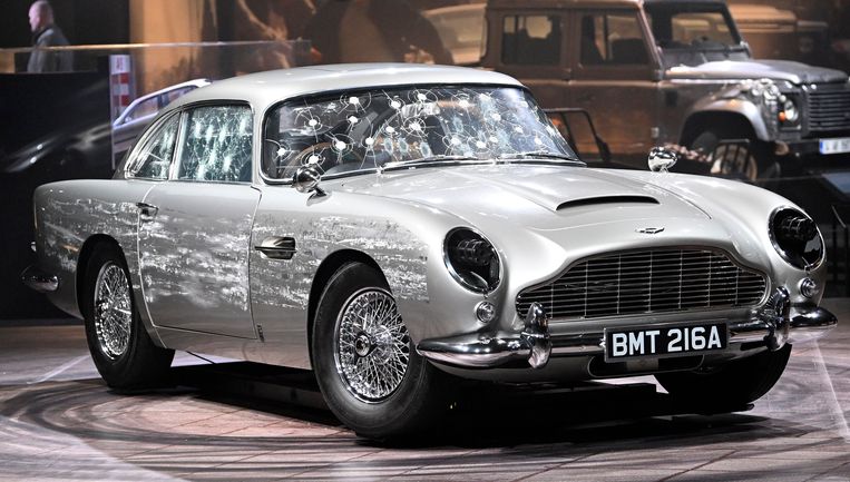 Een Aston Martin DB5 op de Bond-expo. Beeld Photo News