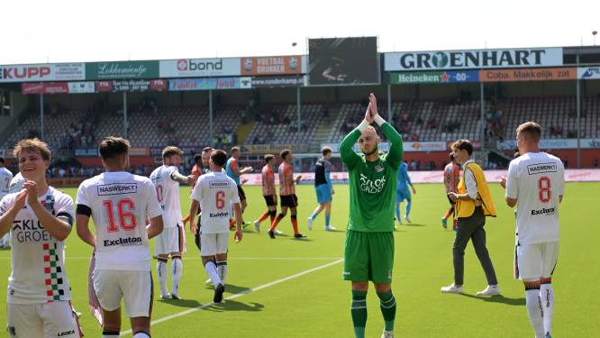 Jasper Cillessen moet weer wennen aan kunstgras in Volendam: ‘Ik had geen grip’