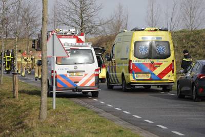 Vermiste 83-jarige vrouw aangetroffen in sloot in Lepelstraat, met ambulance naar ziekenhuis