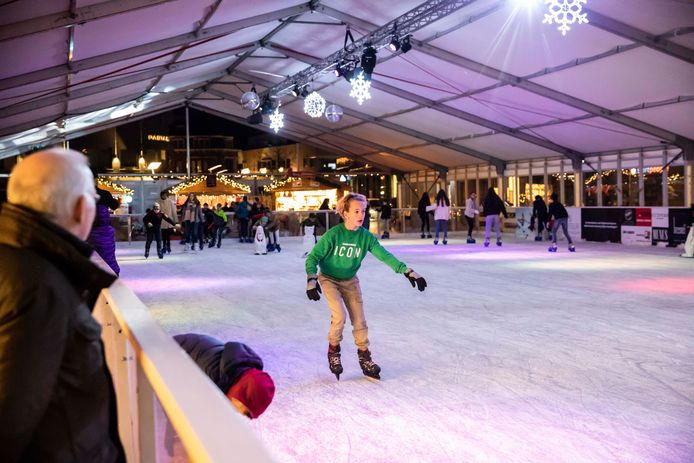 sneeuw verzekering Meditatief Schaatsen Genkenaren deze winter opnieuw over de kerstmarkt? “We overwegen  verschillende opties van klassieke pistes over rolschaatsbaan tot  ballenbad” | Genk | hln.be