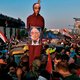 Premier Irak vertrekt, blijdschap bij betogers Bagdad