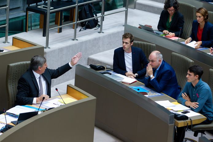Vlaams minister-president Jan Jambon (N-VA), Jos D'Haese (PVDA), Bjorn Rzoska (Groen) en Conner Rousseau (sp.a) vorige week in het Vlaams Parlement.