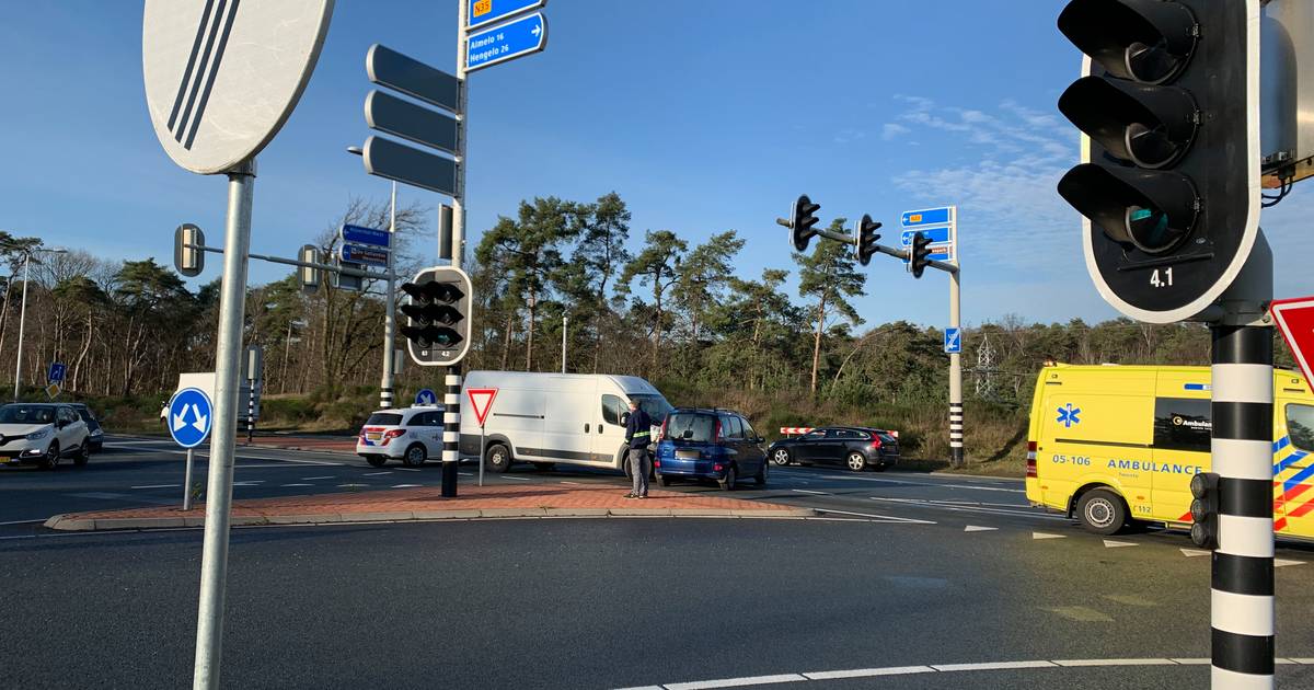 Vrouw gewond geraakt bij ongeluk op N35 bij Nijverdal.
