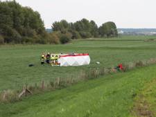 Dode en drie gewonden bij ongeval op dijk bij Ingen