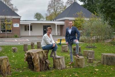 Geen ‘betonnen vlaktes’, maar groene schoolpleinen in Heerde: ‘In de zomer branden kinderen weg’