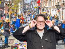Zuslief zucht als de ‘heren’ een akkoord sluiten over een vuurrood fietsje op de vrijmarkt