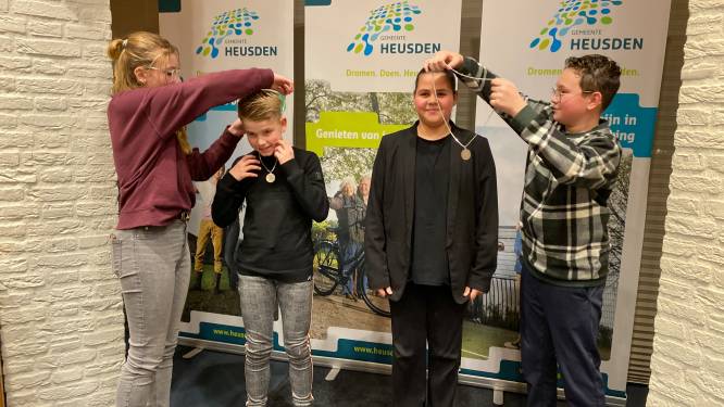 Dat zijn ze dan, de nieuwe jeugdburgemeesters van Heusden: Dounia El Quattassi en Kick Kiefmeijer