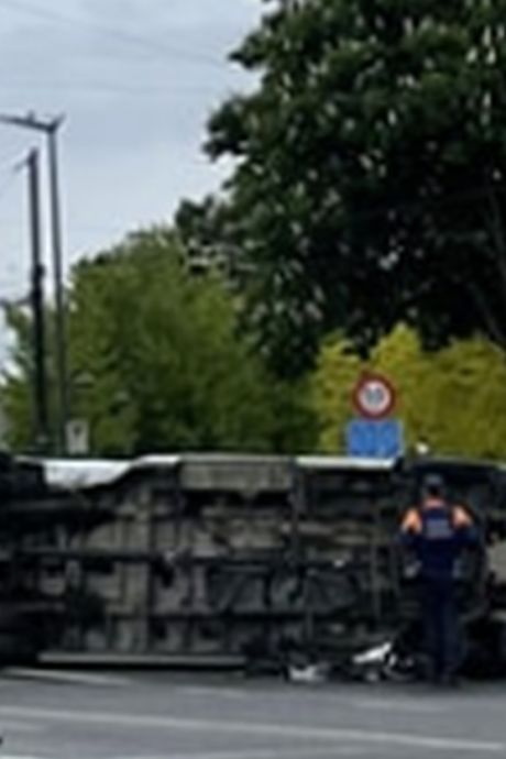 Grave accident entre un minibus de la police et une voiture à Bruxelles: 16 personnes blessées, dont deux grièvement