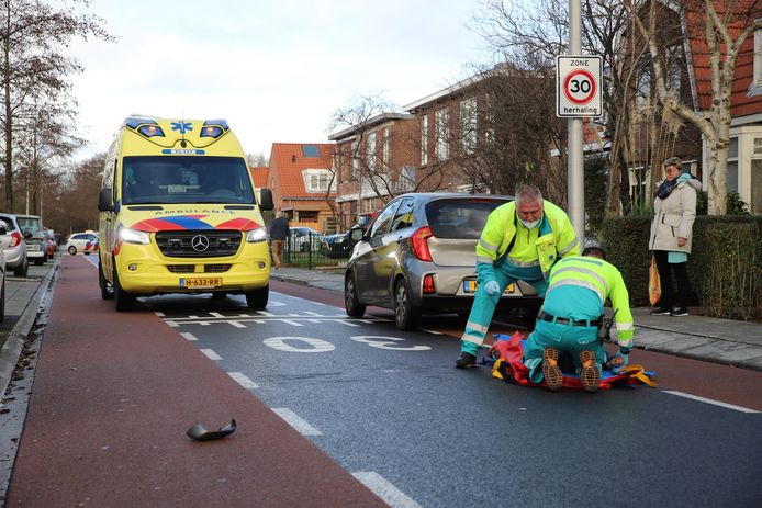 Kind gewond na aanrijding met auto.