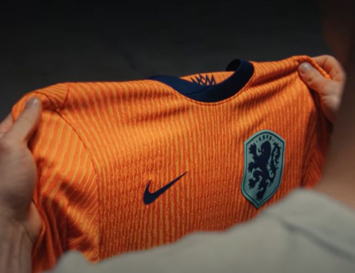 Nieuwe shirt Nederlands elftal gepresenteerd Oranje volledig in oranje naar EK in Duitsland
