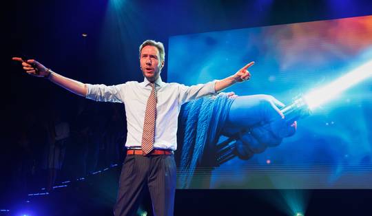 ‘Als het misloopt met Frédéric, kunnen we er beter de stekker uit trekken’: waarom de gunfactor van De Gucht nog steeds groot is binnen Anders