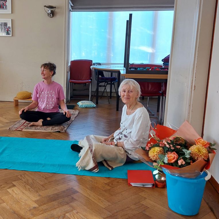 Yogalerares Louisa de Bie (79) stopt. ‘Yoga is een manier van leven.’ Beeld 