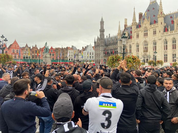 Supporters op Markt in Brugge.