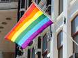 Tweehonderdtal mensen nemen deel aan bijeenkomst tegen homofobie: Schaarbeek wil daders en slachtoffers homofoob geweld rond tafel krijgen