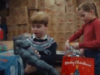 KIJK. Prins Louis, prinses Charlotte en prins George kiezen speelgoed uit voor gezinnen die in armoede leven