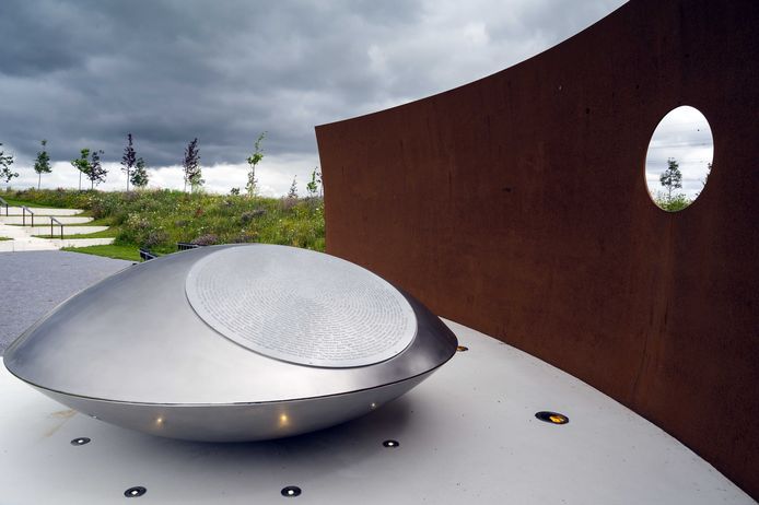 Het Nationaal Monument MH17 in Park Vijfhuizen, ter nagedachtenis aan de slachtoffers van de vliegramp met vlucht MH17.