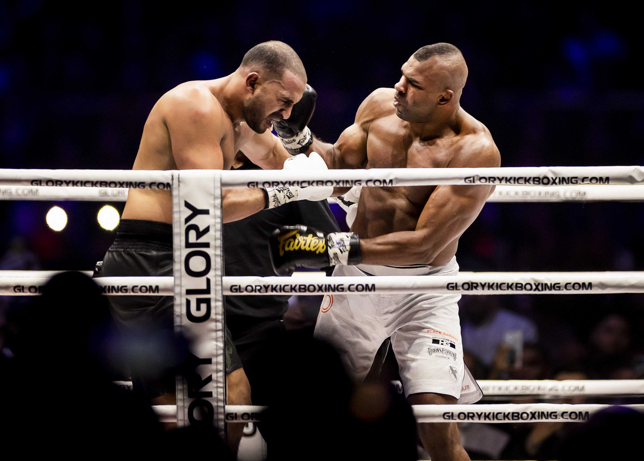 Badr Hari verliest slopend gevecht van Alistair Overeem en denkt
