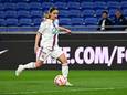 Daniëlle van de Donk aan de bal namens Olympique Lyon. De Valkenswaardse pakte met haar club in Frankrijk dit seizoen alle prijzen.