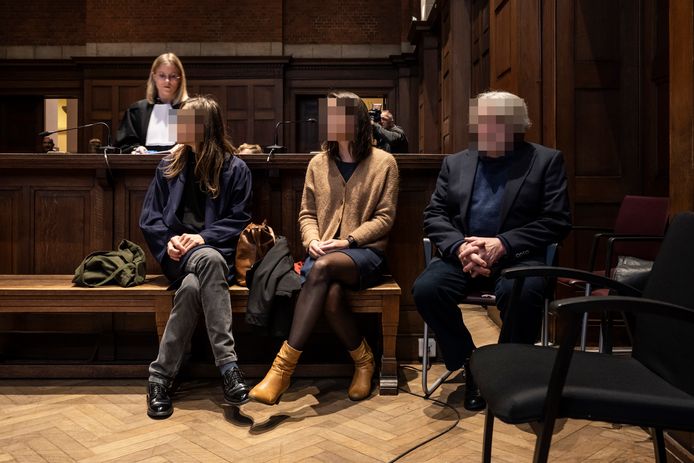 Joris Van Hove was niet aanwezig in de rechtbank dinsdagochtend. De zussen en vader van Tine Nys wel. Een uitspraak in de zaak kregen ze evenwel nog niet te horen.
