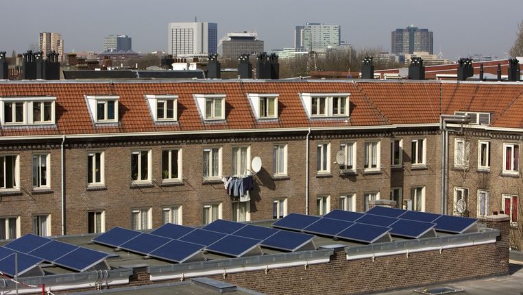 Zonnepanelen in Amsterdam. Beeld Peter Elenbaas