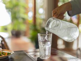 Ondanks de hete temperaturen toch geen gratis kraantjeswater op restaurant: waarom krijgen we dat niet in ons land?