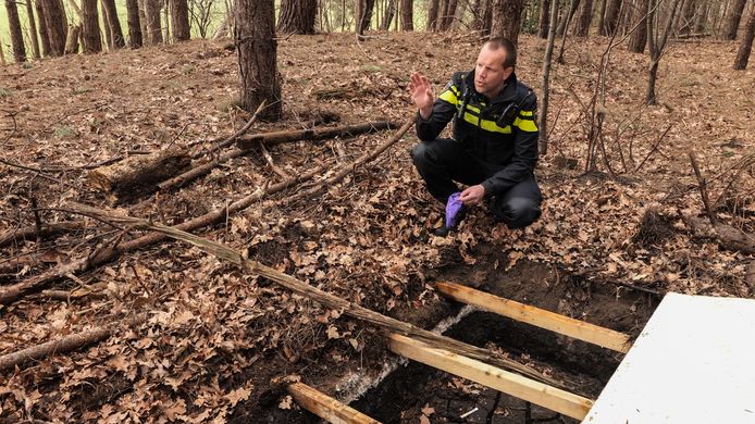 De drugsput werd januari vorig jaar ontdekt in een bosgebied van Brabants Landschap, grenzend aan de A4 bij Halsteren. Vermoedelijk is hier langere tijd drugsafval gedumpt.