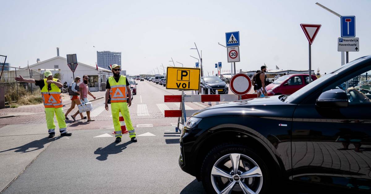 Parkeerplaatsen kustgemeenten overvol: ‘Kom niet meer met de auto’