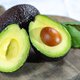 Nooit meer bruine avocado’s: wetenschappers ontwikkelen ‘slim’ alternatief voor huishoudfolie