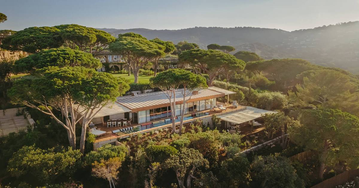 This villa near Saint-Tropez exudes a 1960s atmosphere, thanks to an extensive renovation by designer Philippe Starck |  Amazing house