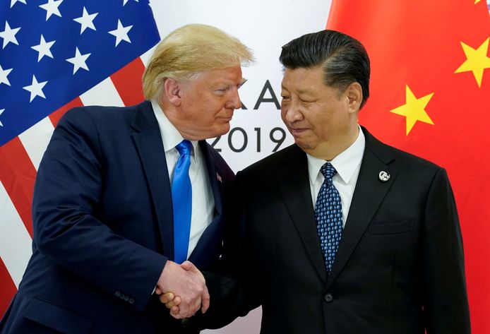 Archiefbeeld: Donald Trump schudt de hand van Chinees president Xi Jinping op G20 top in Osaka.