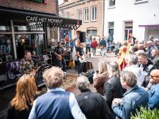 Huissen rockt de pan uit op Hemelvaart: zó hard dat bezoeker bijna zijn biertje laat vallen 