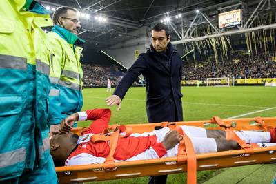 Van Bronckhorst ziet in Arnhem drie backs wegvallen