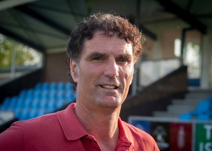 Adriaan Nieuwenhuijse was in twee periodes in totaal zeven jaar werkzaam als trainer in Zierikzee.