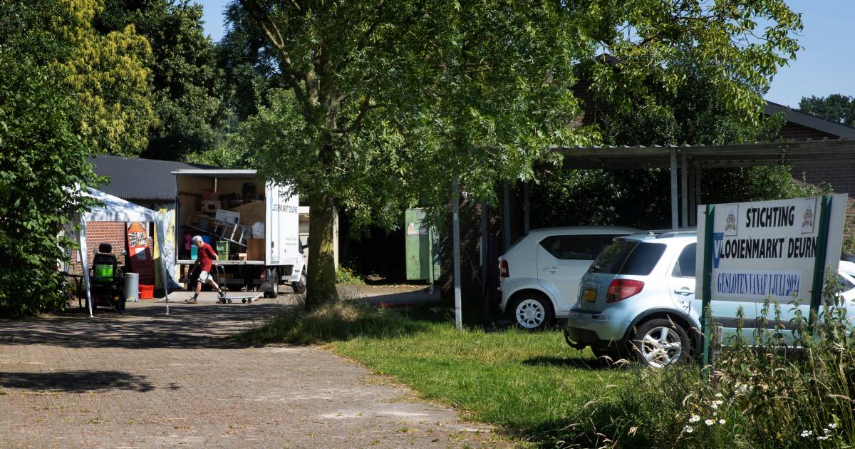 Historische vlooienmarkt gaat dicht: ‘Betaalbare locatie dichtbij het centrum is niet te vinden’ | D