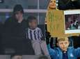 La forte émotion de l’épouse de Christian Atsu et deux de leurs trois enfants lors d'un hommage à Newcastle