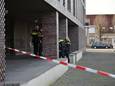 Vrouw overleden in woning aan de Cornelis Outhoornstraat in Breda. Politie doet onderzoek.