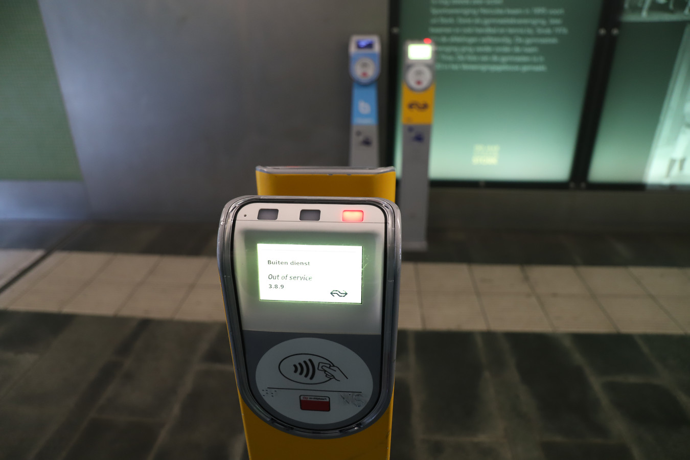 In en uitchecken door storing niet mogelijk op station Hengelo wat nu? Foto AD.nl