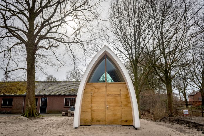 De moderne Mariakapel aan de Rondweg/Jagersweg te Enter.