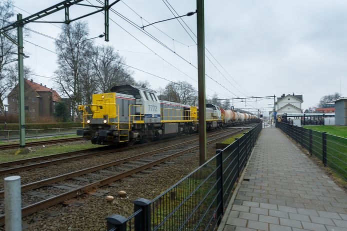 Al jaren wordt geklaagd over de vele goederentreinen die door Halderberge, Roosendaal en Moerdijk denderen.