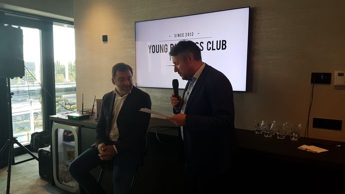 Mogi Bayat naast Björn Adins, voorzitter van de Essevee Young Business Club